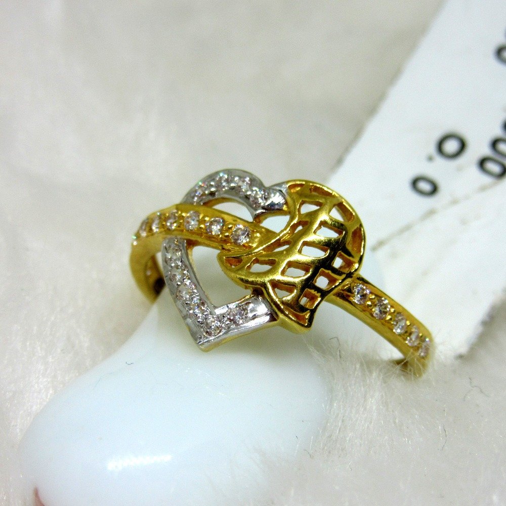 Attractive gold cluster heart ring