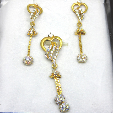 22k Gold Heart Shape pendant set by 