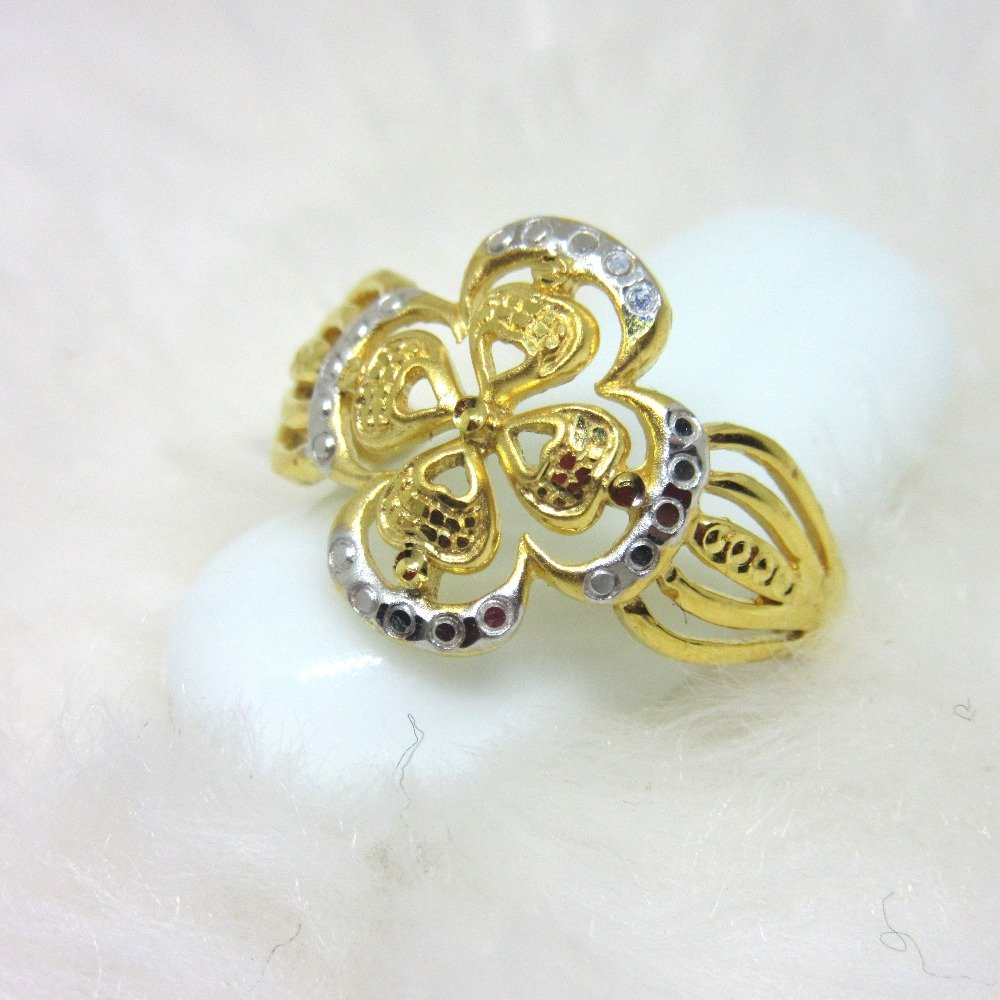 Gold heavy weight flower ring