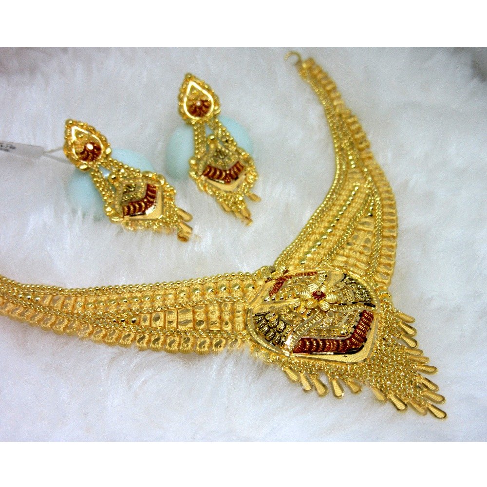 Culcutti broad gold necklace set