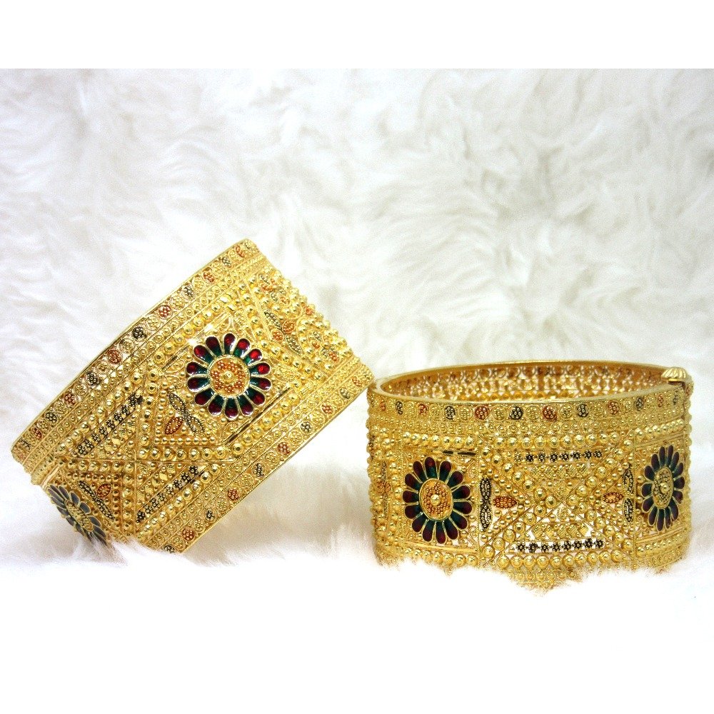 Gold Broad Design Cullcutti bangles