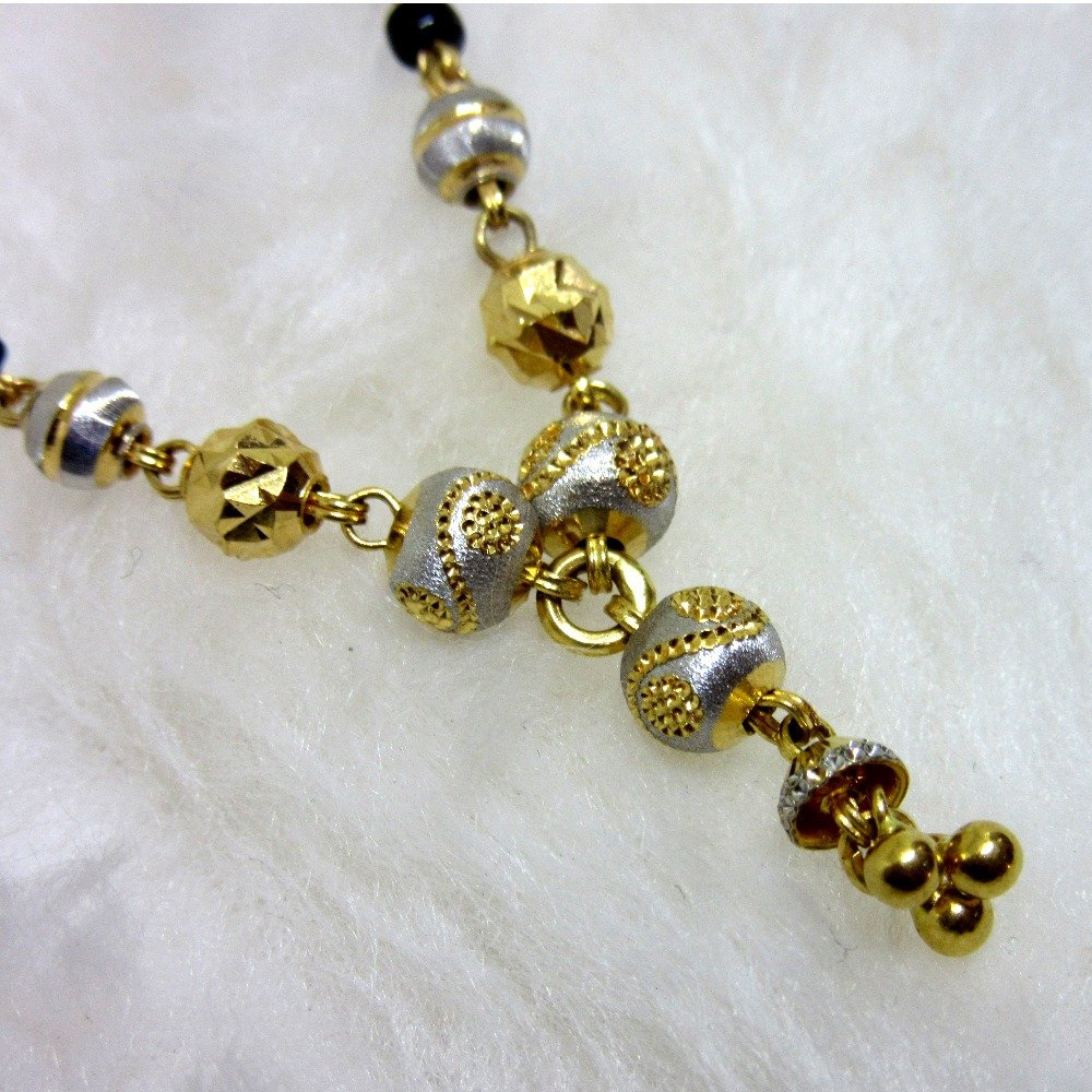 Gold verticle mangalsutra dokiya