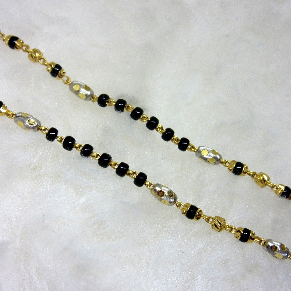 Gold verticle mangalsutra dokiya