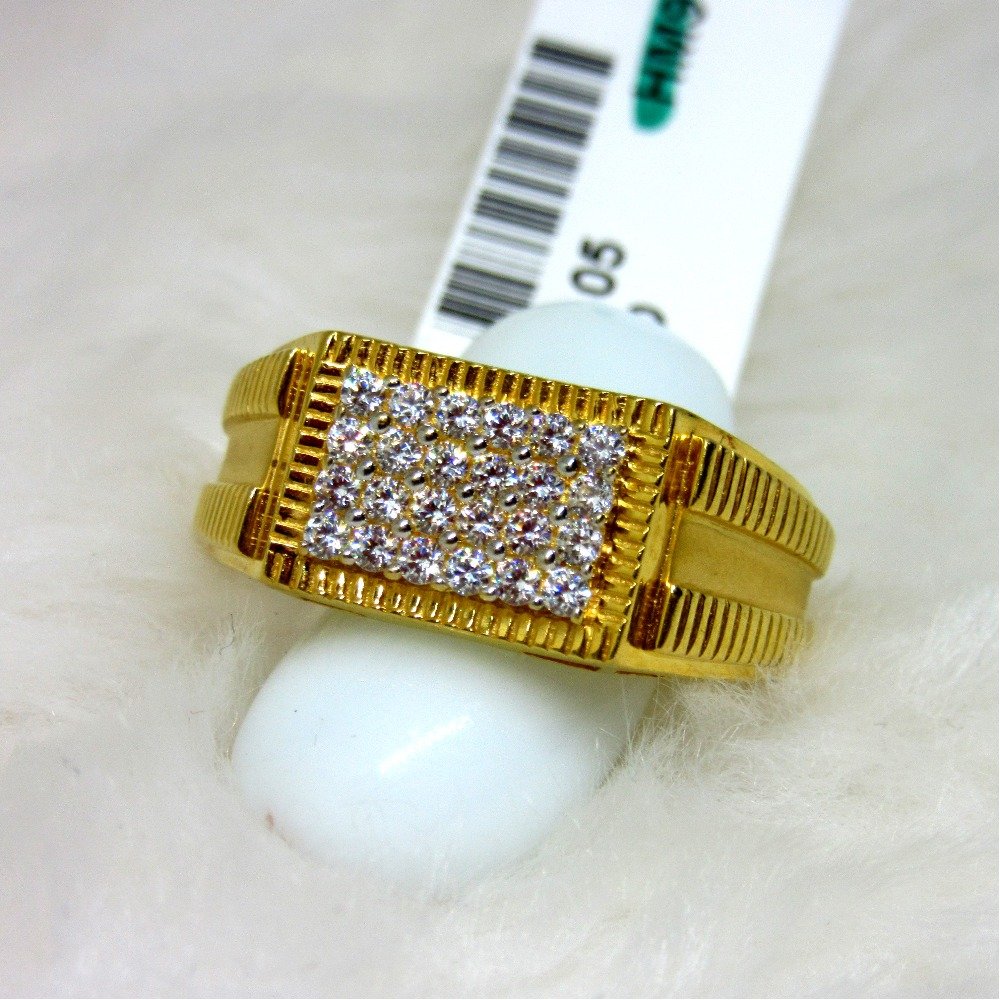 Gold cluster rectangle diamond ring