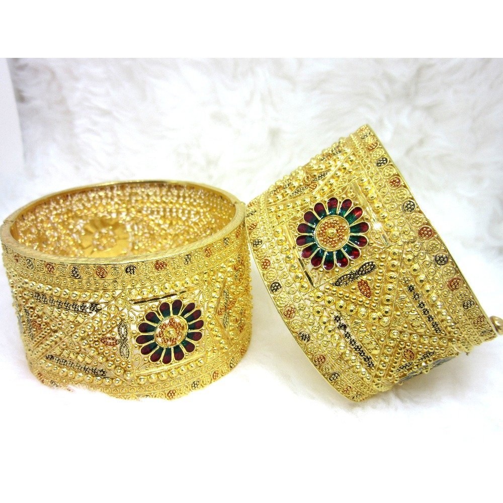 Gold Broad Design Cullcutti bangles