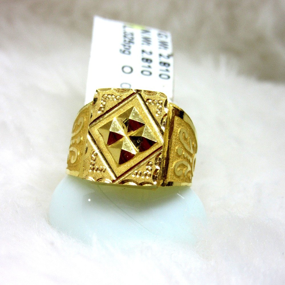 Gold classic gents ring