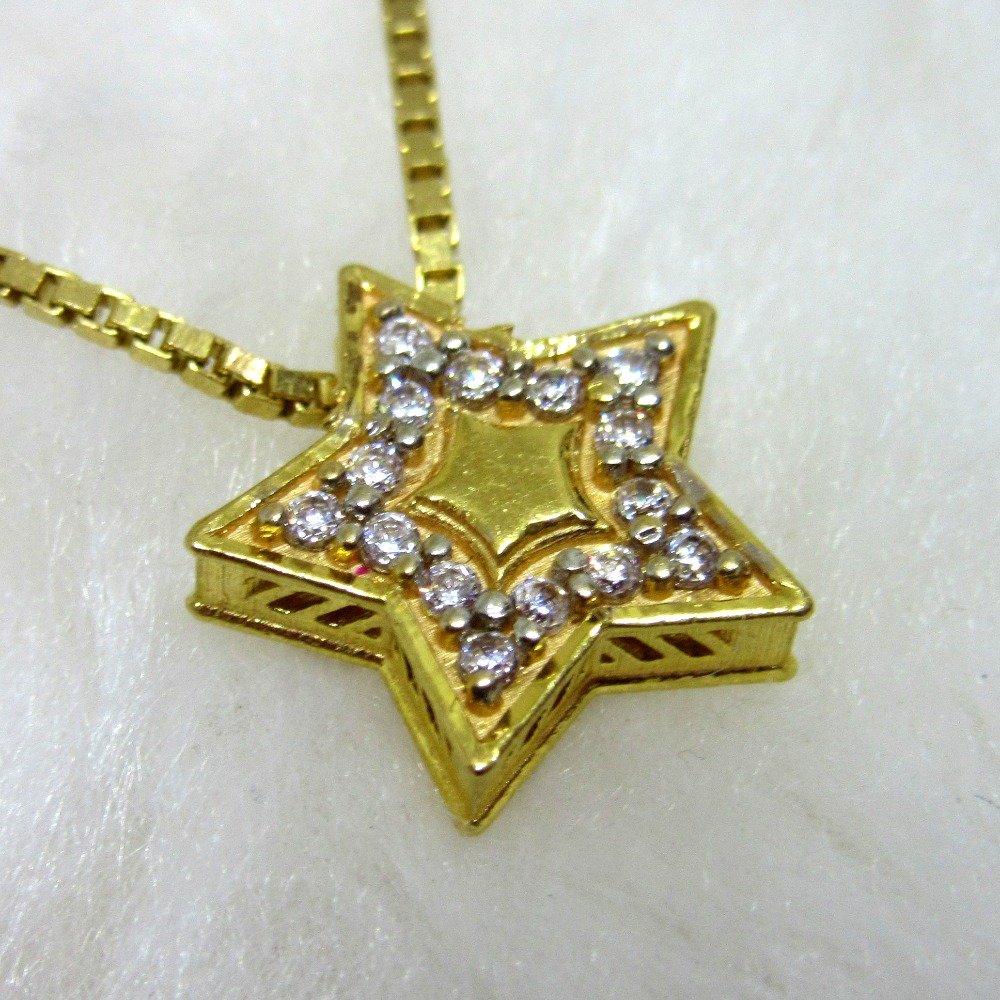 Gold star pendent chain