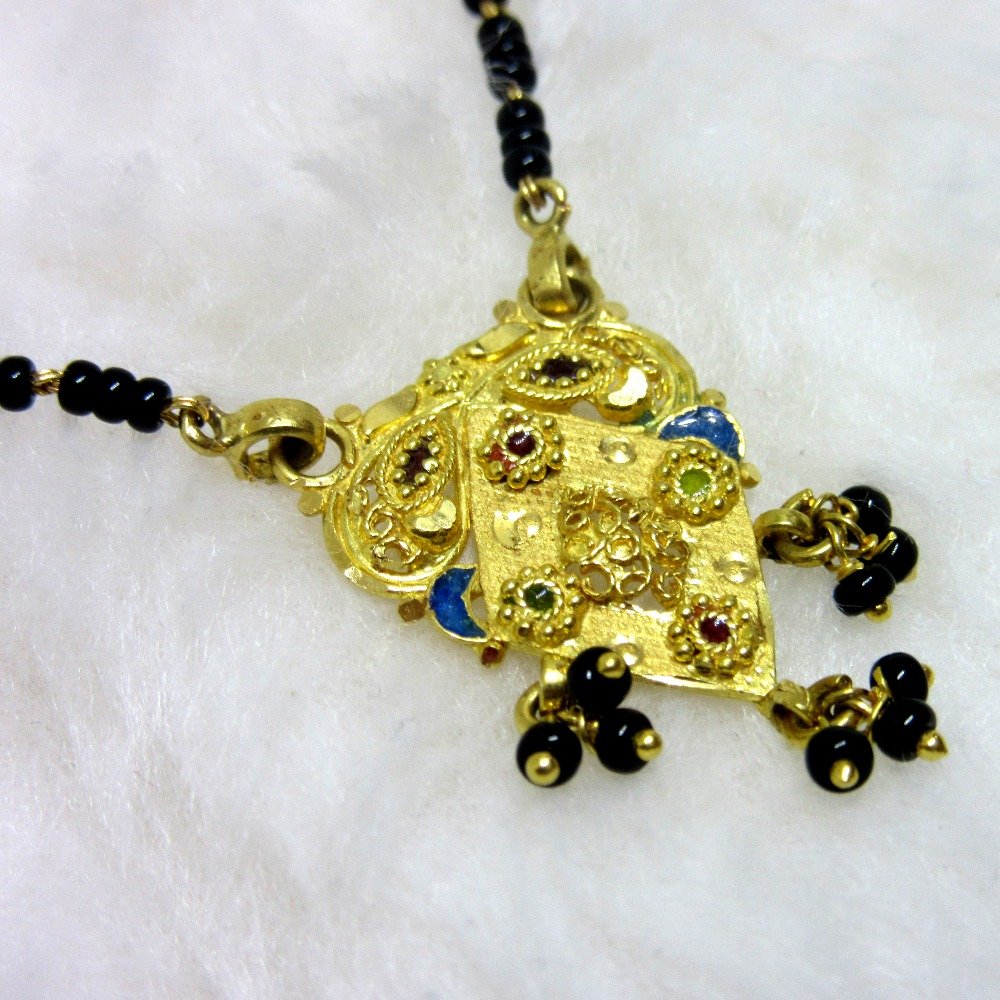 Gold single line delicate mangalsutra
