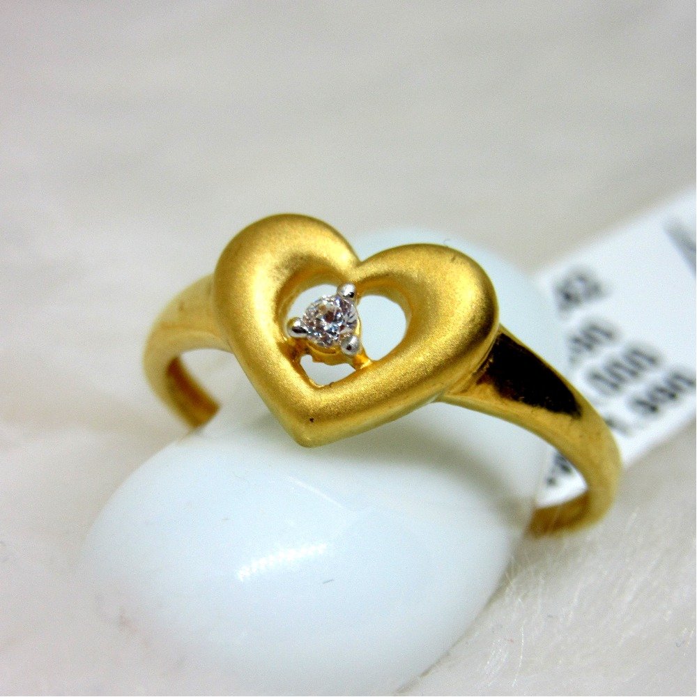 Gold heart with middle stone ring