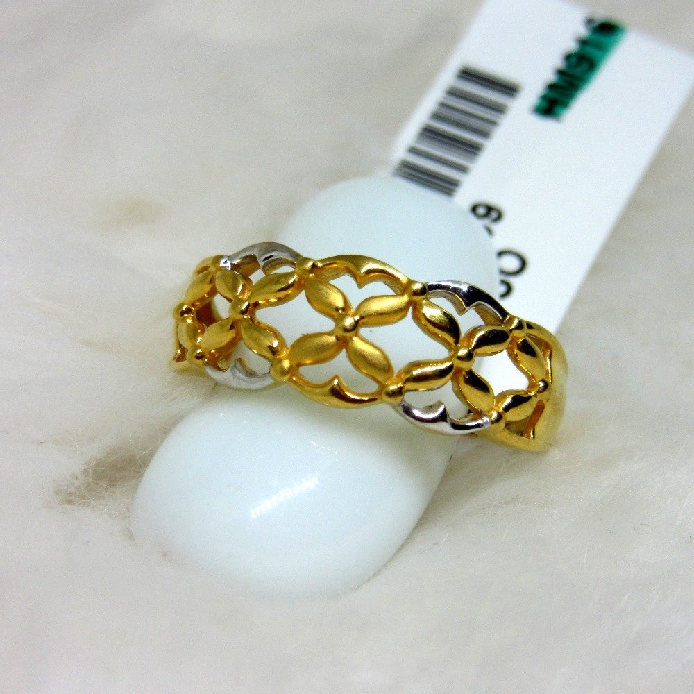 Gold band ring