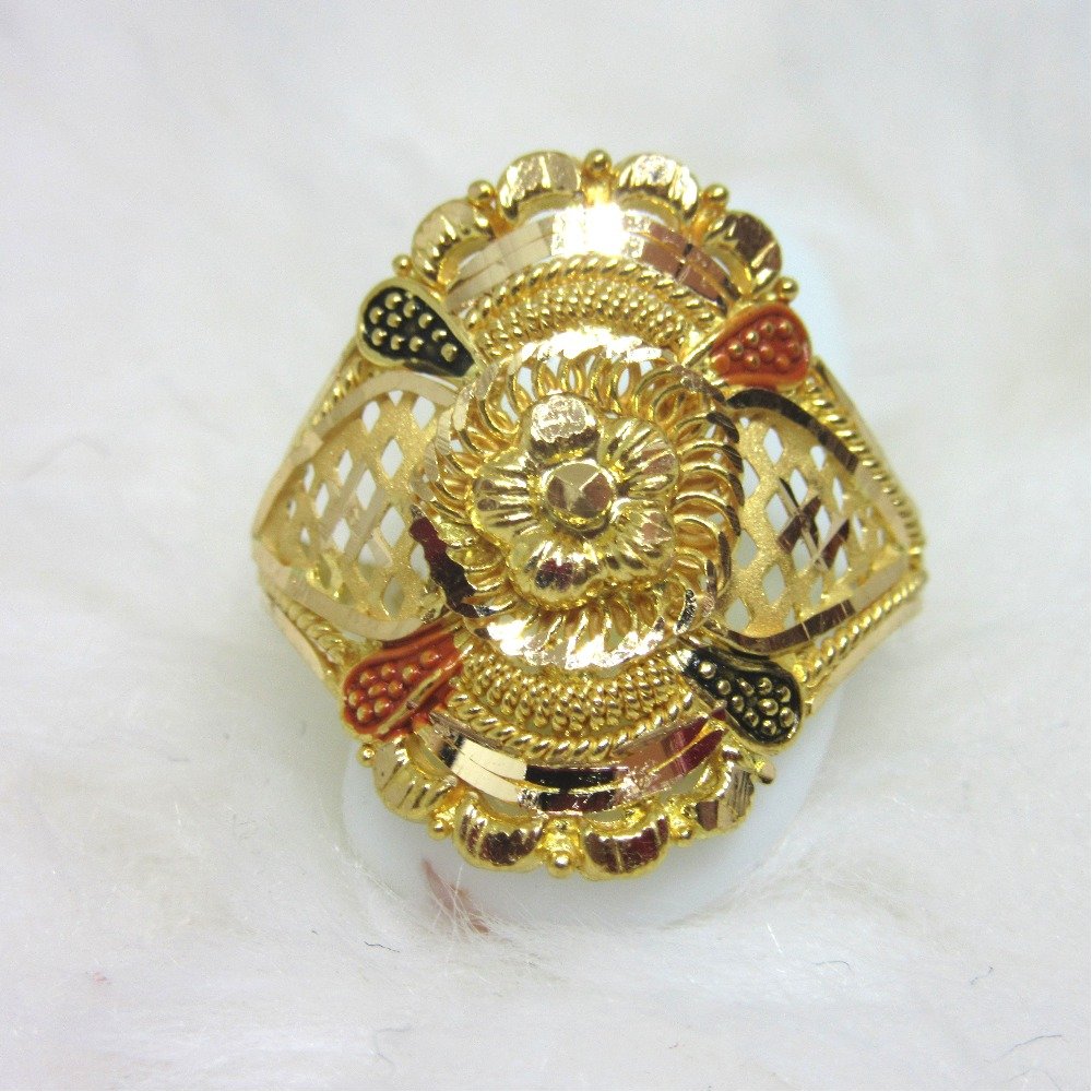 Simple broad culcutti gold ring
