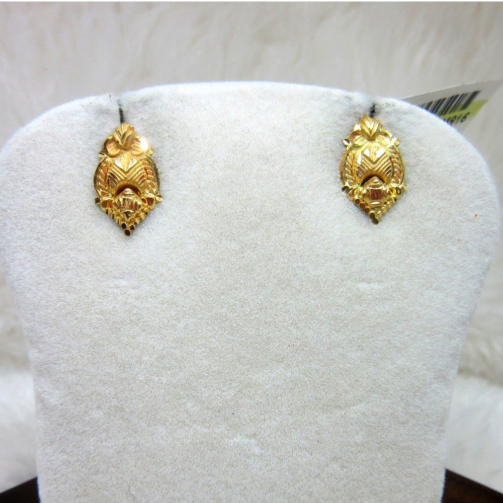 Gold classic earring
