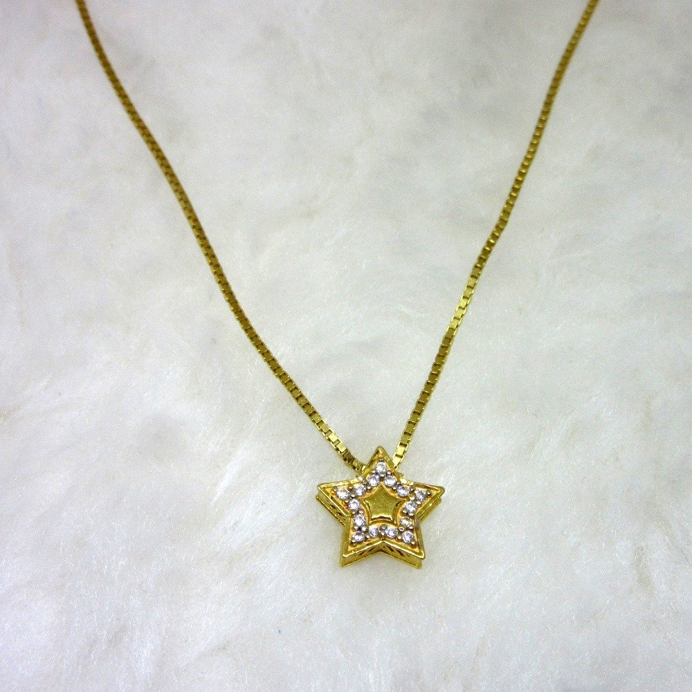 Gold star pendent chain