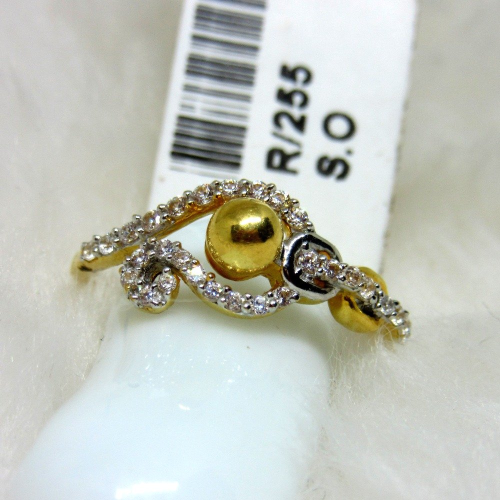 Gold vintage diamond ring