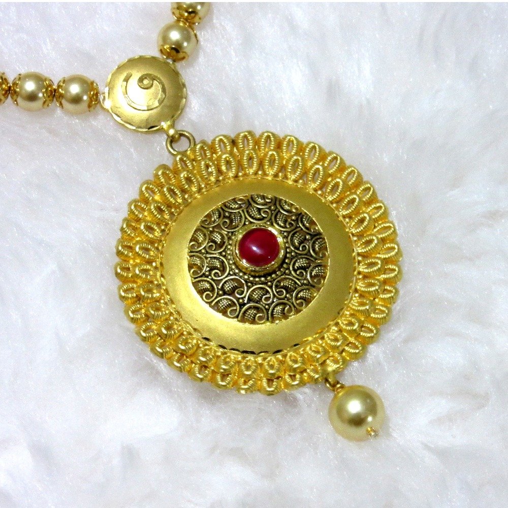 Gold dazzling round pendent mala