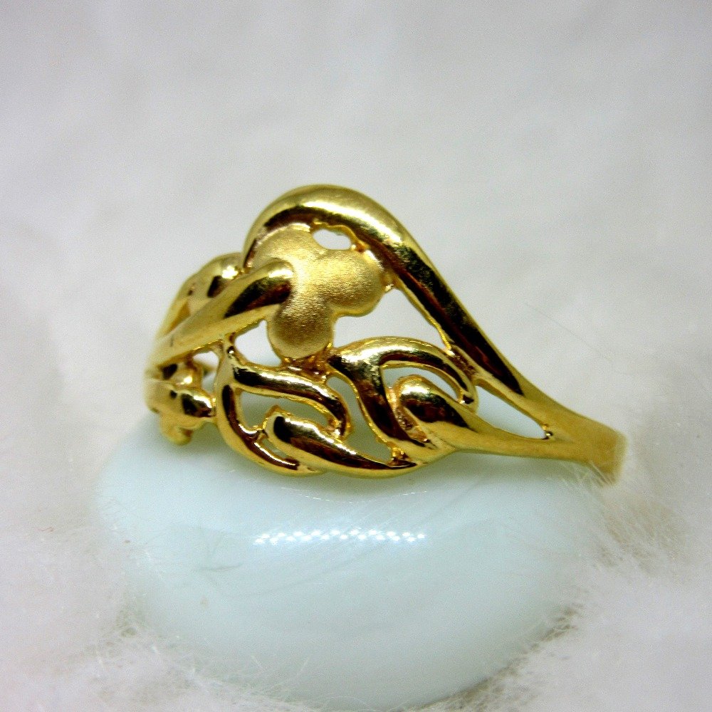 Gold leaf designer ring