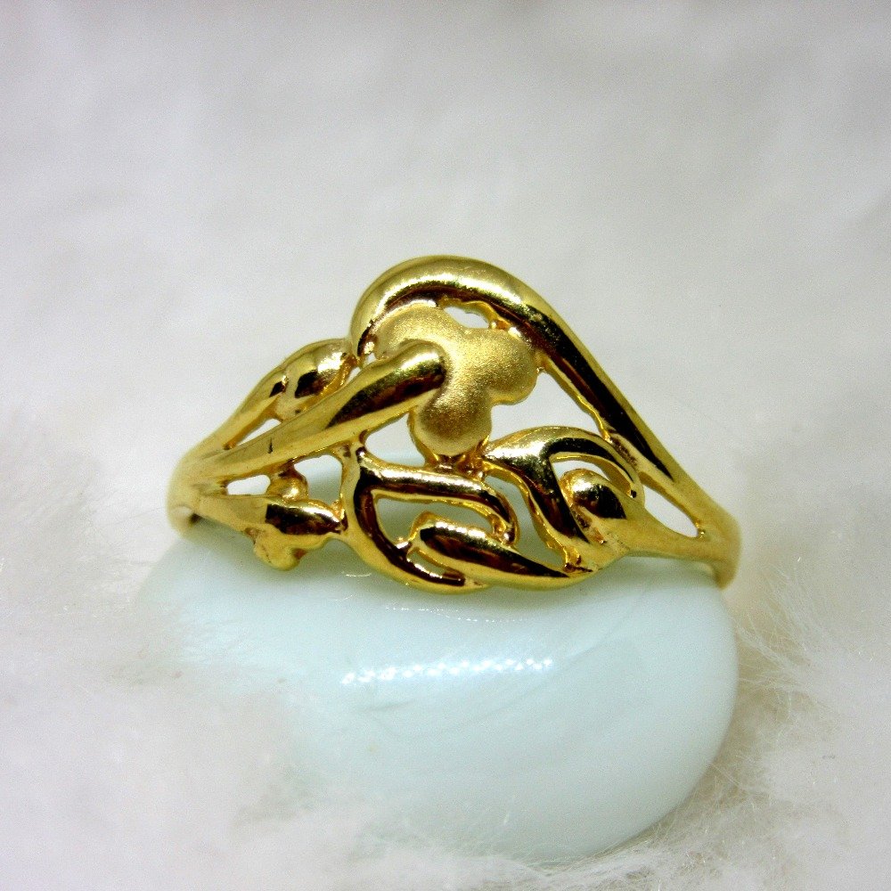 Gold leaf designer ring