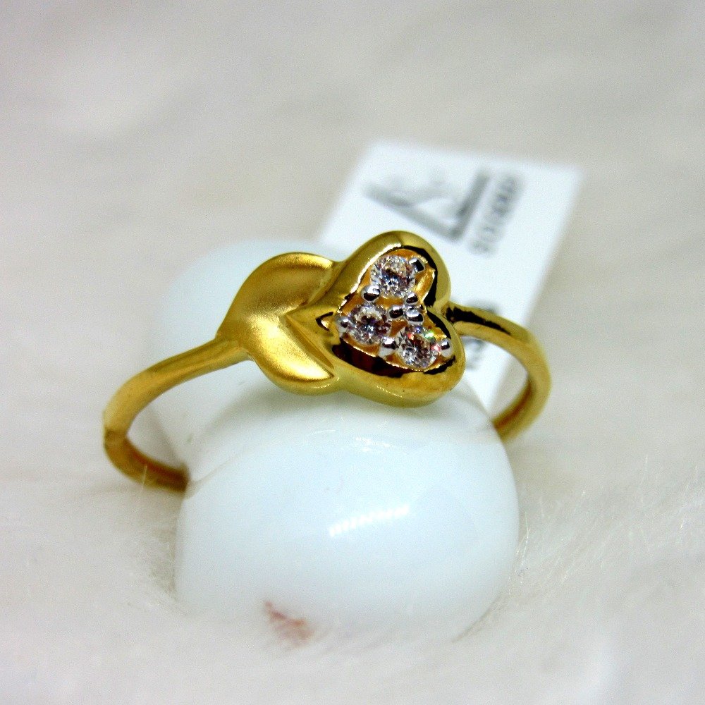 Gold lite weight heart ring